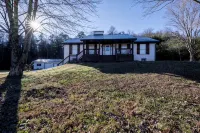 Red River Gorge! 5 bed/3bath on 8 private acres!! Hot tub, Arcade room, Garage