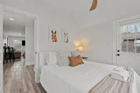 Elkhorn Cottage - Peaceful Creekside Stay