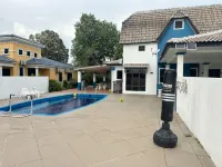 Lot 1086 - A'famosa Pool Projector KTV Moments Villa - Villas