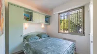 Tiny house, jardin privé, piscine, tennis, parking