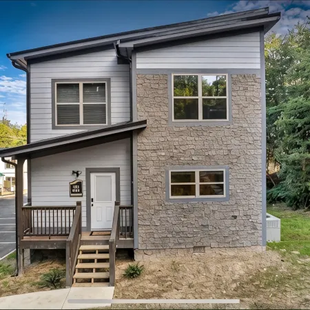 Modern 5 bedroom cabin, close-Dollywood, game room