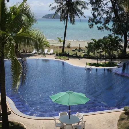 Club Morocco Beach Resort and Country Club Отели в г. Субик