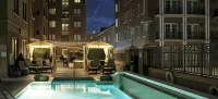 Andaz Savannah, by Hyatt - Rooftop Pools