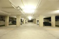 普吉島納卡公寓飯店 - 停車場