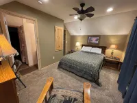 4-bedroom north woods, pet friendly cabin with WiFi, great room and fire place. - 3-Star