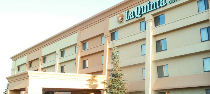 La Quinta Inn & Suites by Wyndham Chicago Gurnee Hotels in Lake County