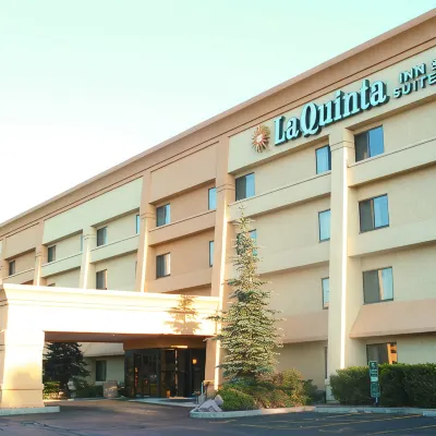 La Quinta Inn & Suites by Wyndham Chicago Gurnee Hotels near Gurnee Mills