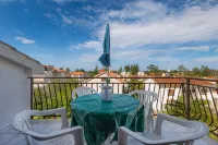 Beautiful spacious apartment (No. 4) with 2 bedrooms 300m to the beach