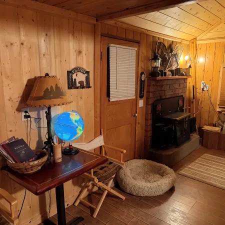 Nice quaint cabin in Panguitch Lake UT with a great view!