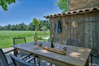 La Maison des Vendangeurs , Gîte with swimming pool and bicycles