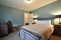 Coffee Klatch Cottage - Yellow - 3-Star