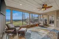 Heavenly View Luxury with Country Charm Sleeps 16 Game Room in Hedgesville WiFi - Homestays