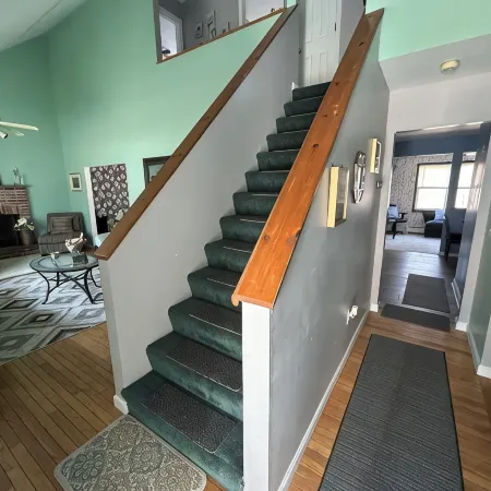 Entire house 2 miles to Misquamicut Beach- Sleeps 10!