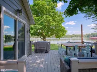 Peaceful Lake House - Brand New Remodel Hotels in Fulton County