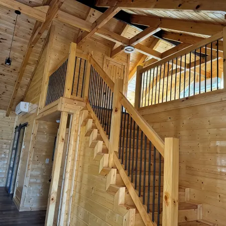 NEW Charming 3-bedroom cabin with WiFi, Hot Tub & ATV trailer parking in RRG