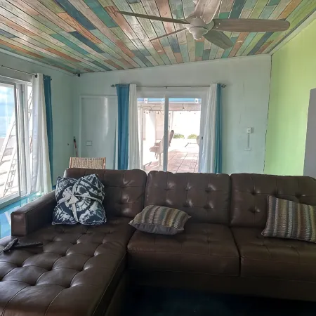 Unbelievable Ocean Front Property & Spacious 6-Bedroom House in Beautiful Nassau