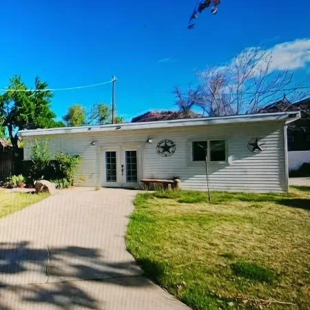 Spacious 3-Home Kanab Family & Business Retreat, Hot Tub • Sauna • Gym •Firepits