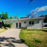 Spacious 3-Home Kanab Family & Business Retreat, Hot Tub • Sauna • Gym •Firepits