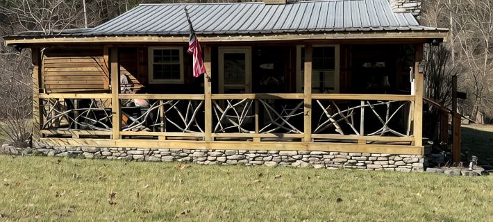 The Cedar Cabin at Center Hill Lake Hotels in DeKalb County