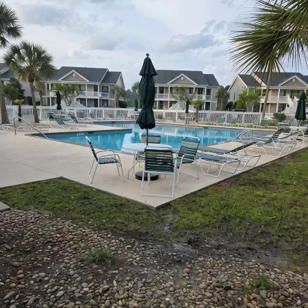 Sandpiper Bay 3rd Floor. 4 mi to Beach. 3 Bd, 2 ba, New Kitchen,  Pool & More