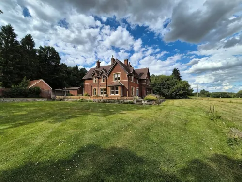 Spacious house with a large garden on a private country Estate - Homestays