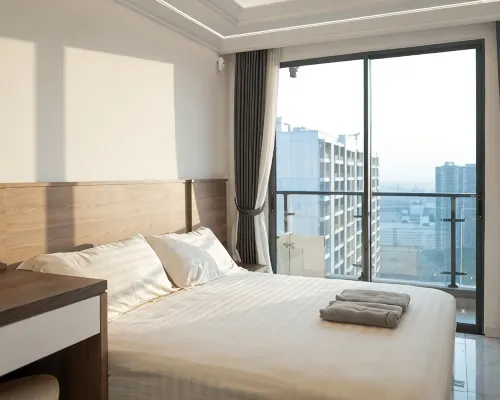 Elegant and Stylish Studio @Sky House BSD Hotels in Pagedangan