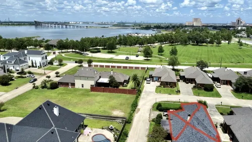 3-bedroom vacation home steps to Prien Lake Park and 1.5 mile to Casinos.