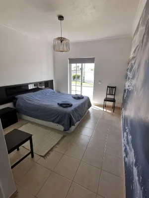 Magnificent Golf Village Cottage, fully equipped, Wifi, large outdoor swimming pool