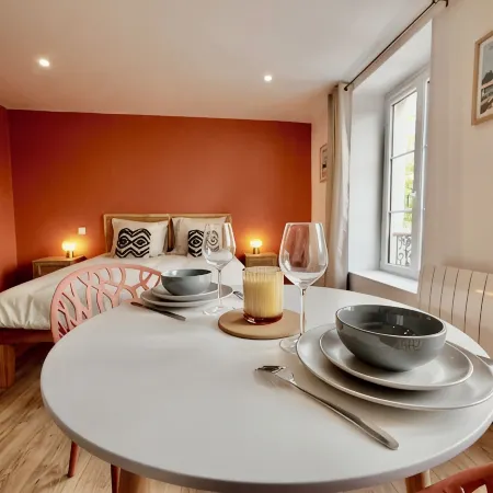 D-DAY SUITES:Terra 25m²/City center/2min walk to train station / 20min to Utah Beach Отели в г. Карантан
