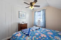 Steps to Hampton Beach and all entertainment! 4 bedrooms, pet friendly! - Balcony