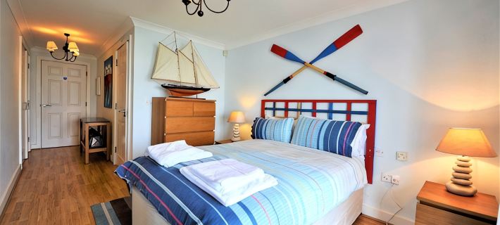 Apartment with Stunning Sea Views of South Sands Beach, Salcombe + 2 Car Parking Hotels in Salcombe