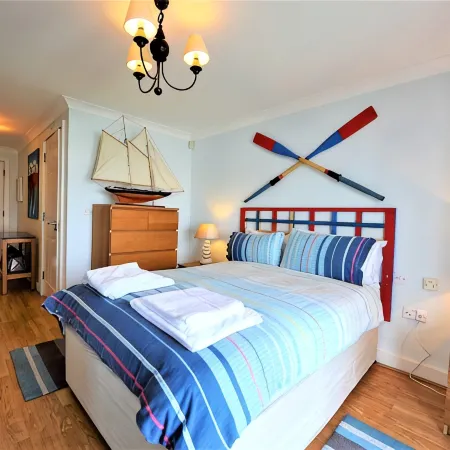 Apartment with Stunning Sea Views of South Sands Beach, Salcombe + 2 Car Parking