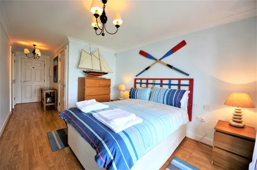 Apartment with Stunning Sea Views of South Sands Beach, Salcombe + 2 Car Parking