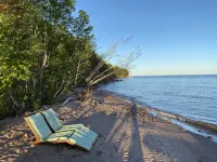 Madeline Island Cottage -Just Steps of Lake Superior with Sweeping Views. - 3-Sterne