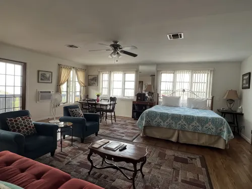 Studio Apartment with views of Sedona, Verde Valley, and San Francisco Peaks