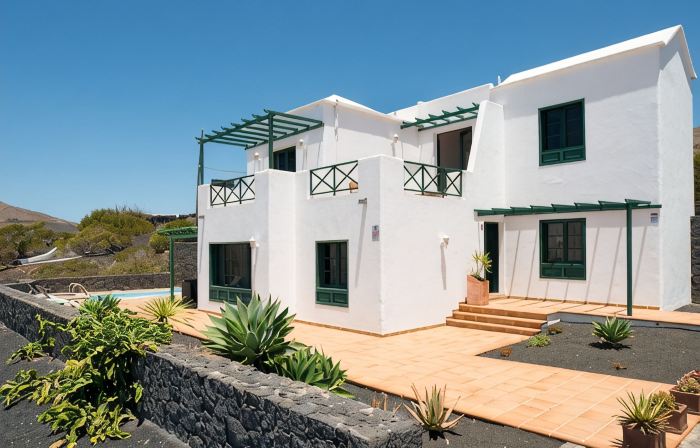 Luxury villa, swimming pool, sea views, A/C, BBQ, WIFI,
