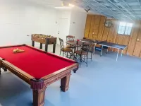 Private lakeside cabin with fire pit, GAME ROOM, kayaks.