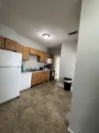 Historical Spacious 1-Bedroom Apartment Unit 3 - Homestays