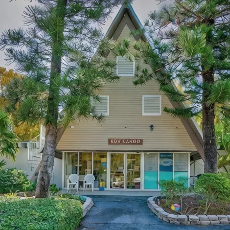 Kampground Escape w/ Kayaks, Heated Pool & Marina!
