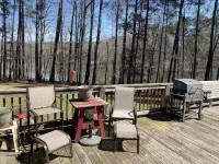 Pat's Place ~ Lovey’s at the Lake - Homestays