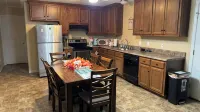 Charming 2bedroom, 2FULL bathroom house with AC and WiFi 10 minutes from Walmart - 2 étoiles