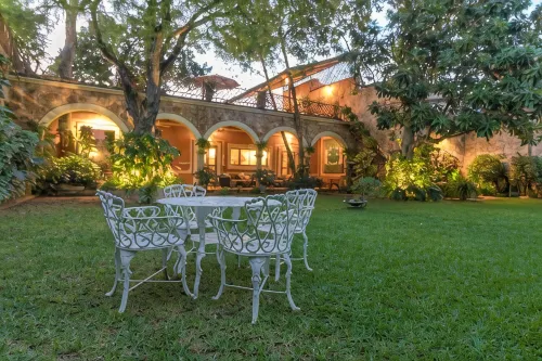 300 year old colonial mansion one block from the town square