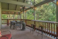Sage House - Walking Distance to Lake, Hot Tub, Pet Friendly w/ New AC - Boutique