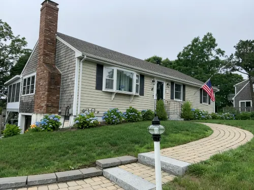 Centrally located home with patio, a/c included, walking distance from town. - Wifi