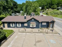 Guest House with a River View, located downtown Hannibal, MO—- No Cleaning Fee - Wifi