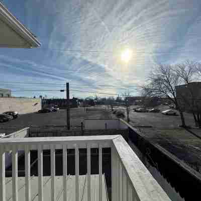 Charming 2-bedroom house in welcoming Klamath Falls with WiFi, AC Others
