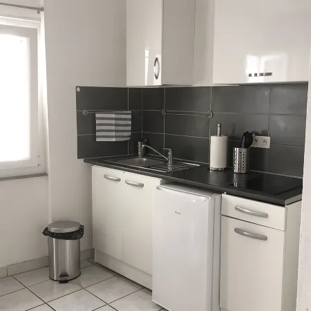 Superb modern studio in typical neighborhood