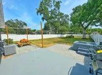 NEW Amazing Sunshine-Up 6 Guests-Private Backyard - 3-Star