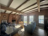 Cozy 2 Bed 2 Bath Lake Front Cottage