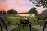 Discount 30% - King Beds Sleep16+ Country Pool Paradise, Lake, Arcade, Theater - 4-Star